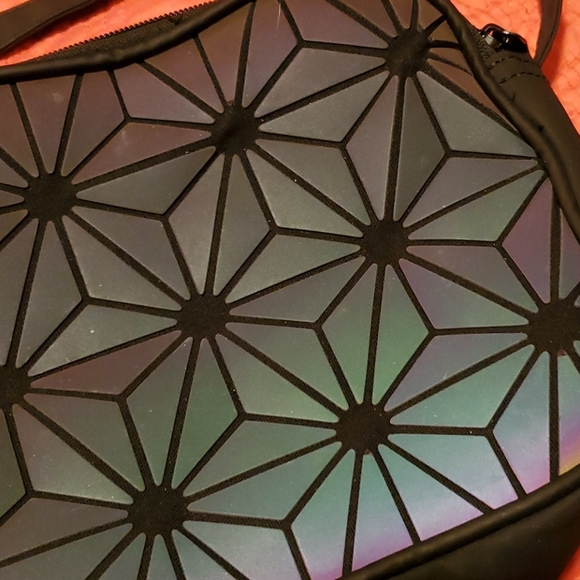 ❄️3 for $20❄️ Iridescent purse - Picture 2 of 6